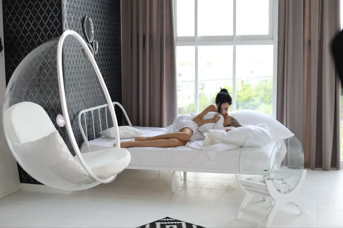 Прозрачное подвесное кресло шар Bubble Chair